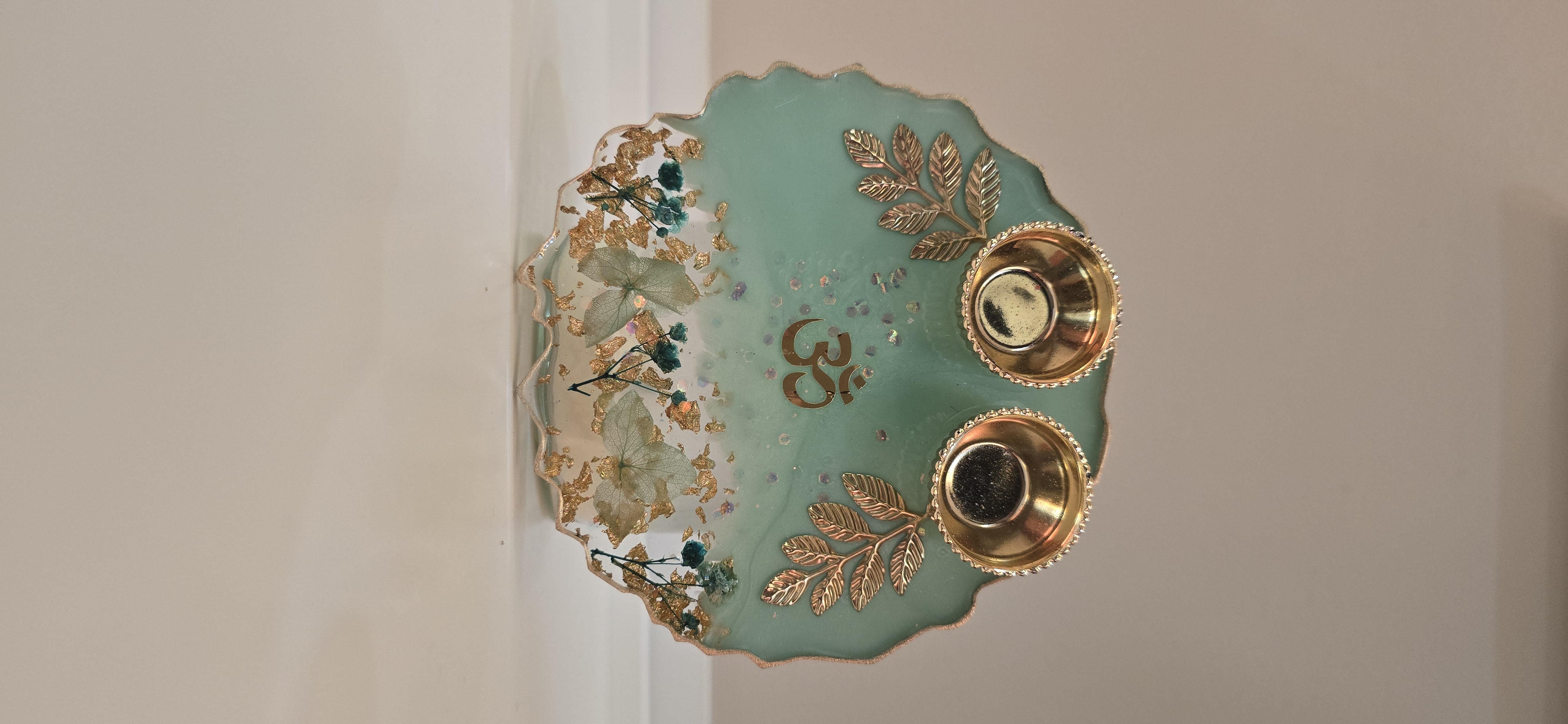Custom Resin Puja Platter met 2 Schaaltjes